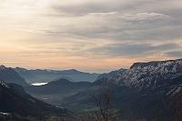 002 Spunta il lago d'Iseo e in fondo gli Appennini